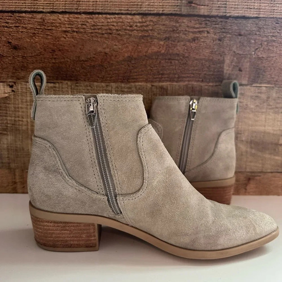 Dolce Vita Able Booties - Concrete Grey Suede - Picture 5 of 9